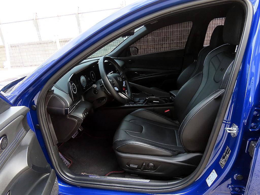 HYUNDAI Avante - Vista 5