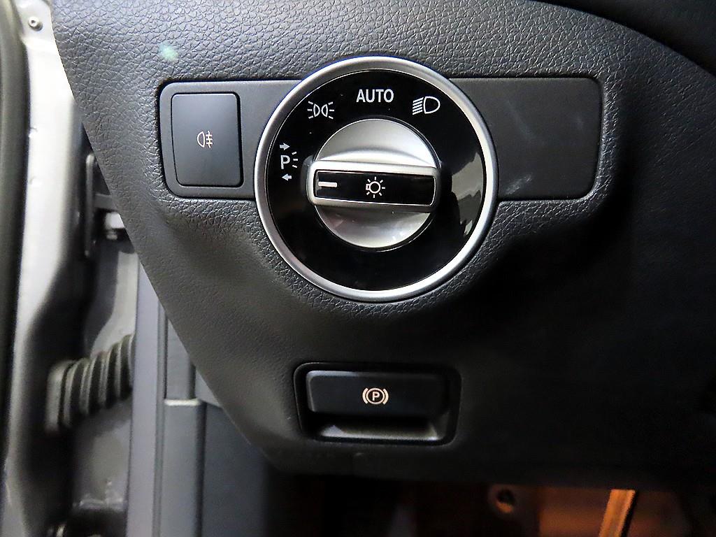 Mercedes Benz A Class 2015 Gris - Importación desde Corea - HF Imports Iquique - Foto 14