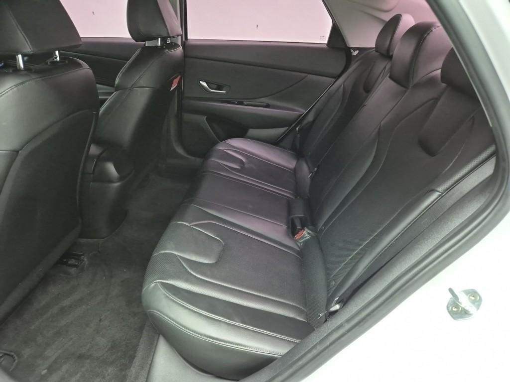 HYUNDAI Avante - Vista 12