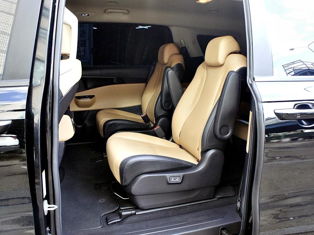 KIA Carnival - Vista 11