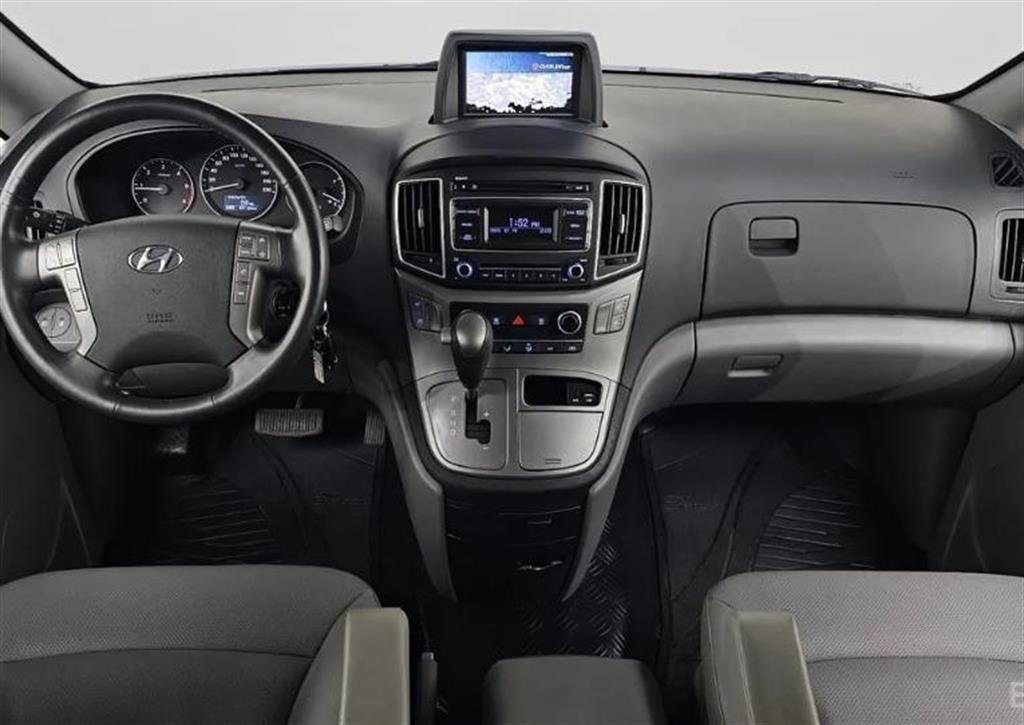 HYUNDAI Starex - Vista 7