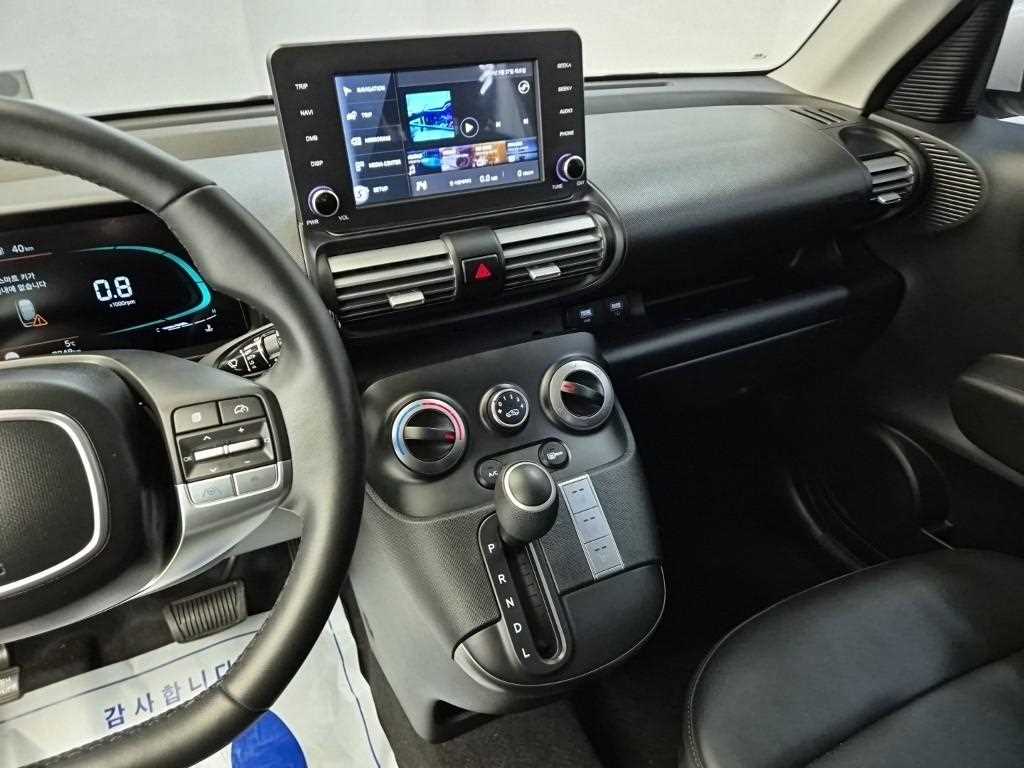 HYUNDAI Casper - Vista 10