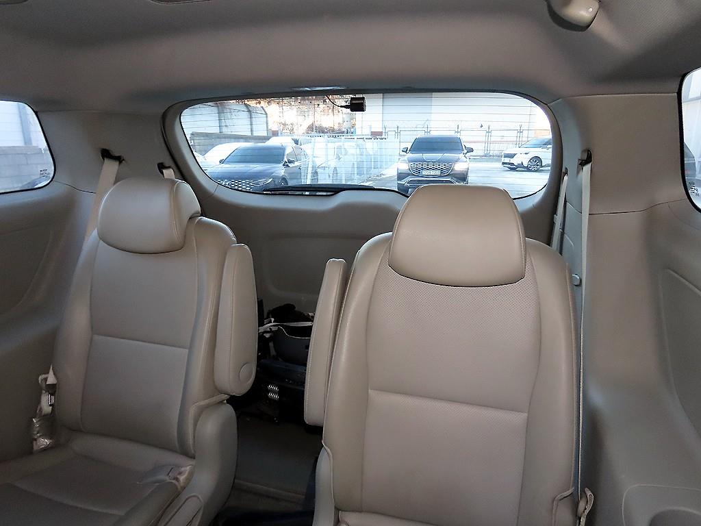 KIA Carnival - Vista 7