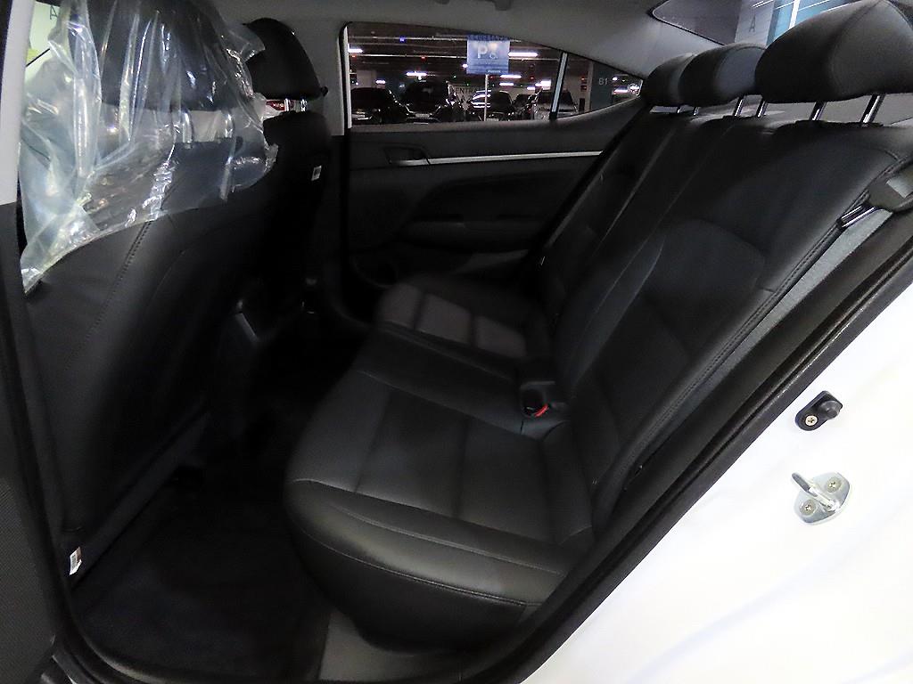 HYUNDAI Avante - Vista 7