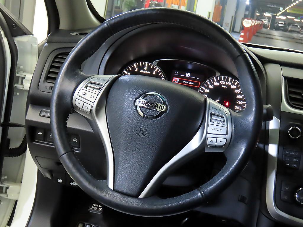 Nissan Altima - Vista 8