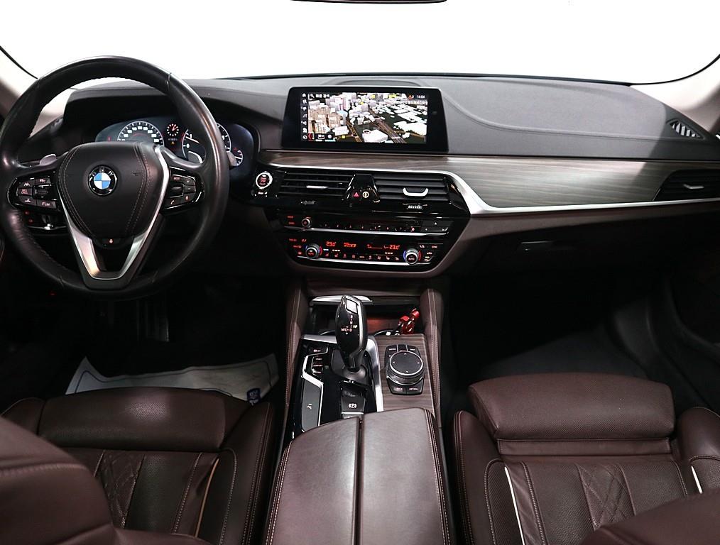 BMW 5 Series - Vista 5