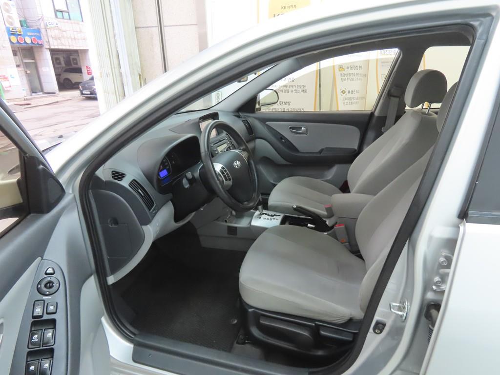 HYUNDAI Avante - Vista 5