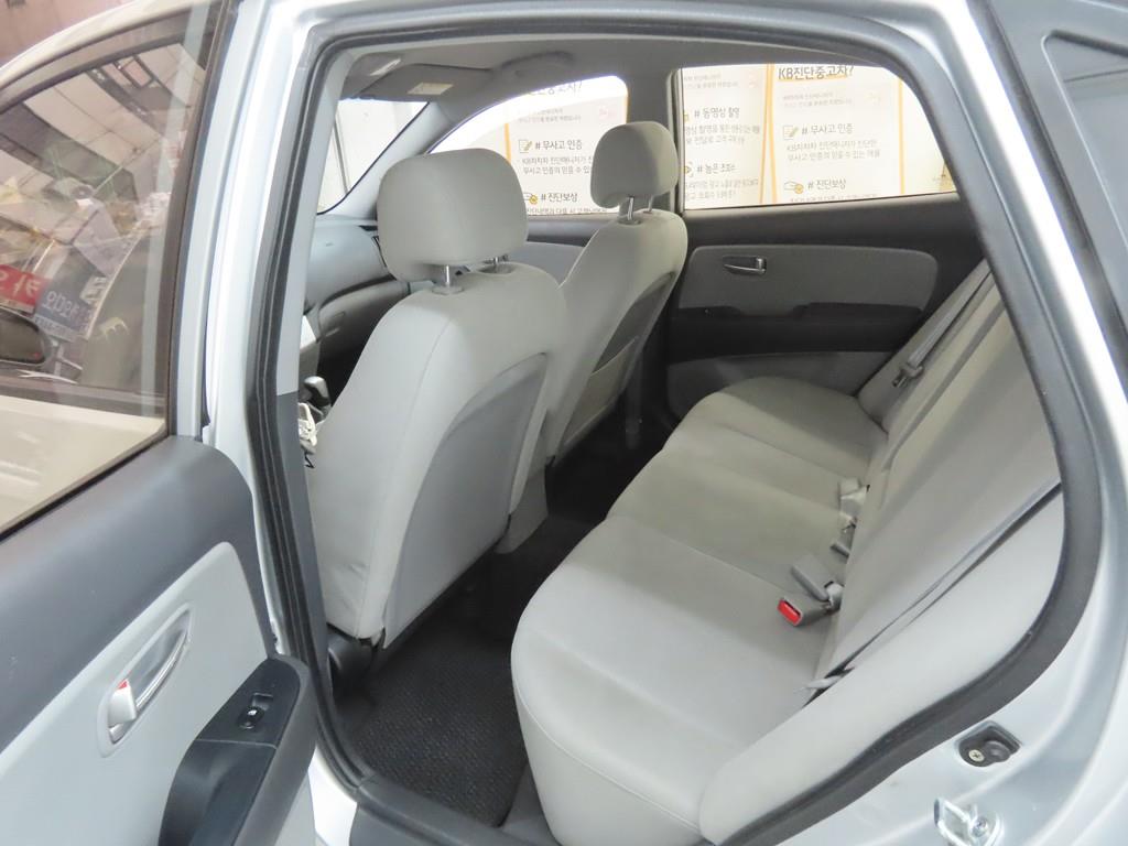 HYUNDAI Avante - Vista 6