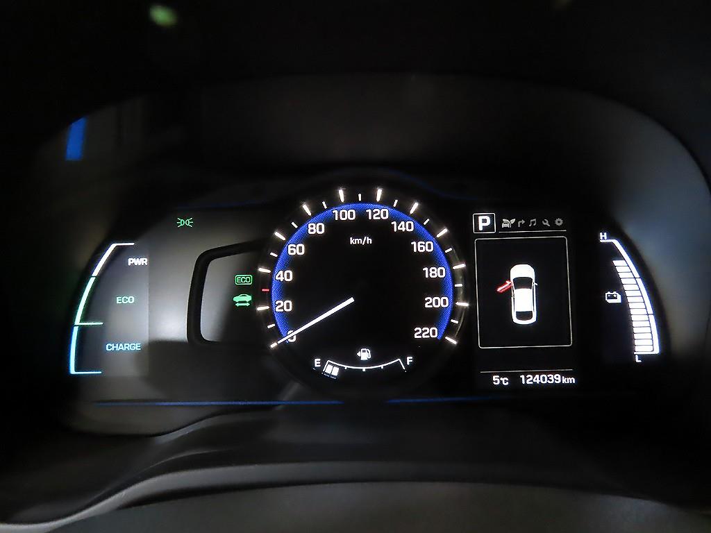 HYUNDAI Ioniq - Vista 9