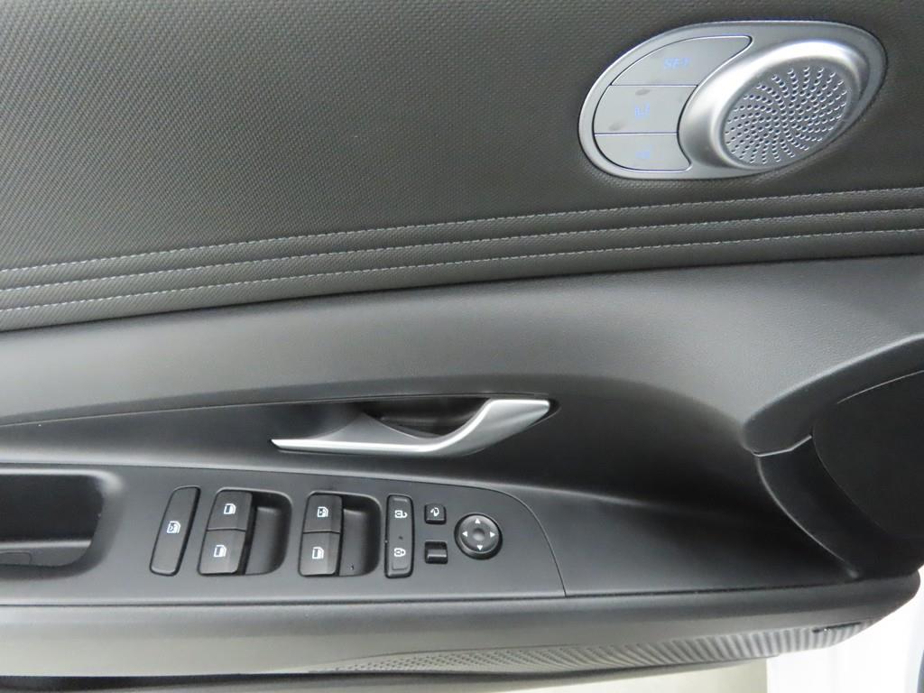 HYUNDAI Avante - Vista 9