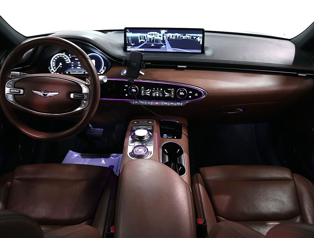 Genesis GV70 - Vista 5