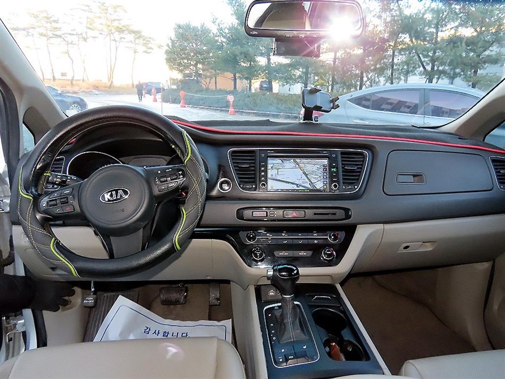 KIA Carnival - Vista 8