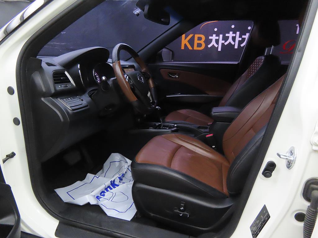 Ssangyong Tivoli - Vista 5