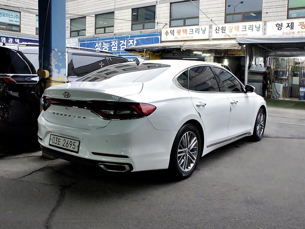 HYUNDAI Grandeur - Vista 7