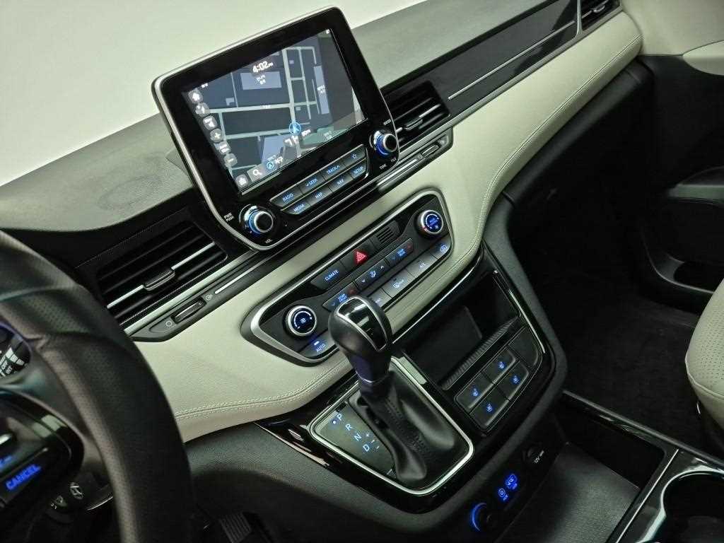 HYUNDAI Starex - Vista 10