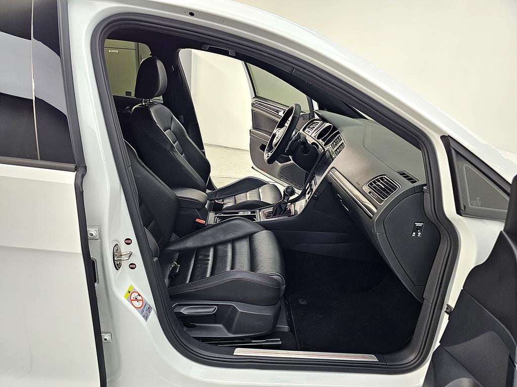 Volkswagen Golf - Vista 11