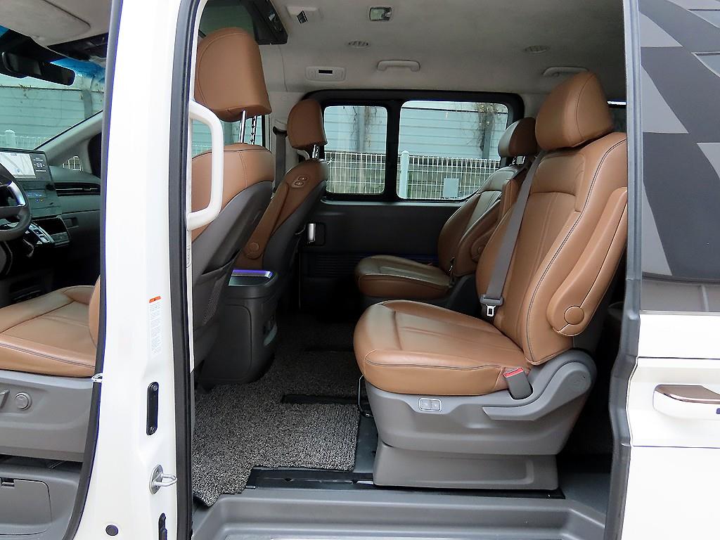 HYUNDAI Staria - Vista 6