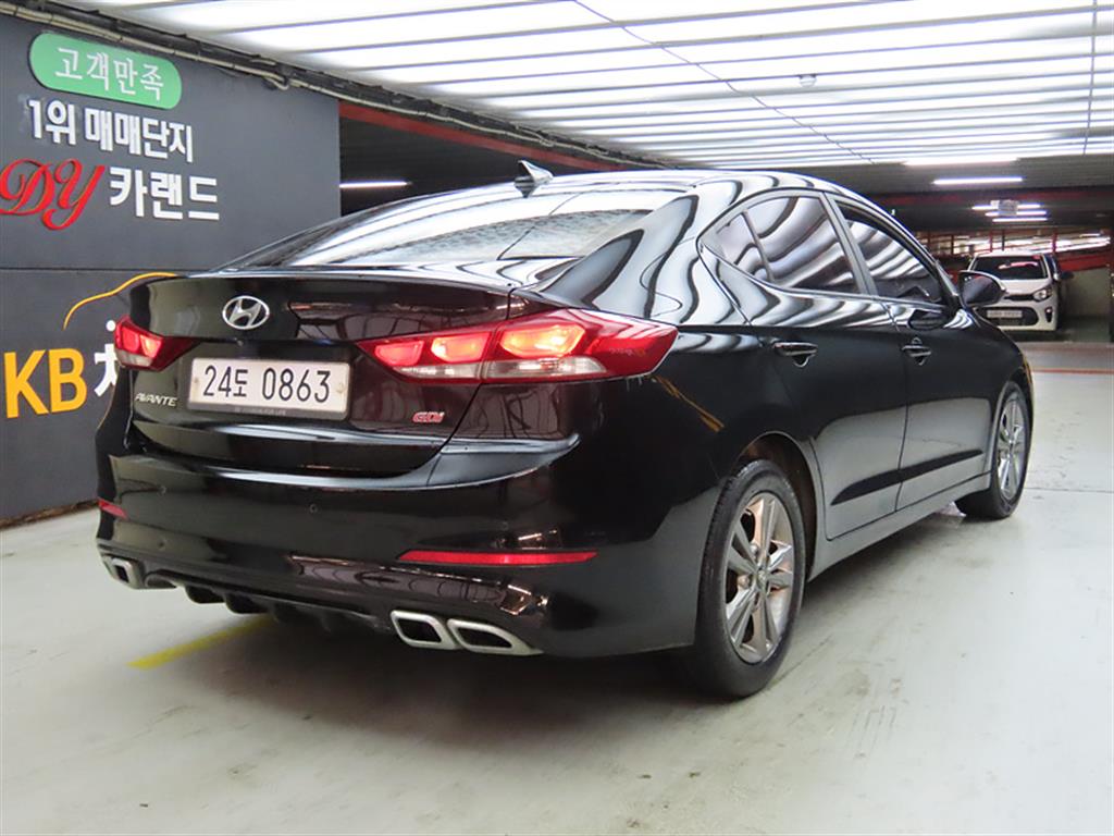 HYUNDAI Avante - Vista 4