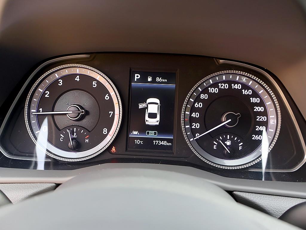 HYUNDAI Sonata - Vista 11