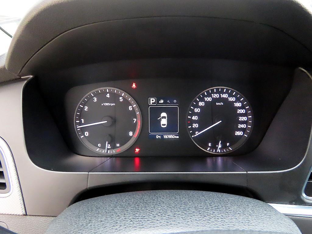 HYUNDAI Sonata - Vista 10