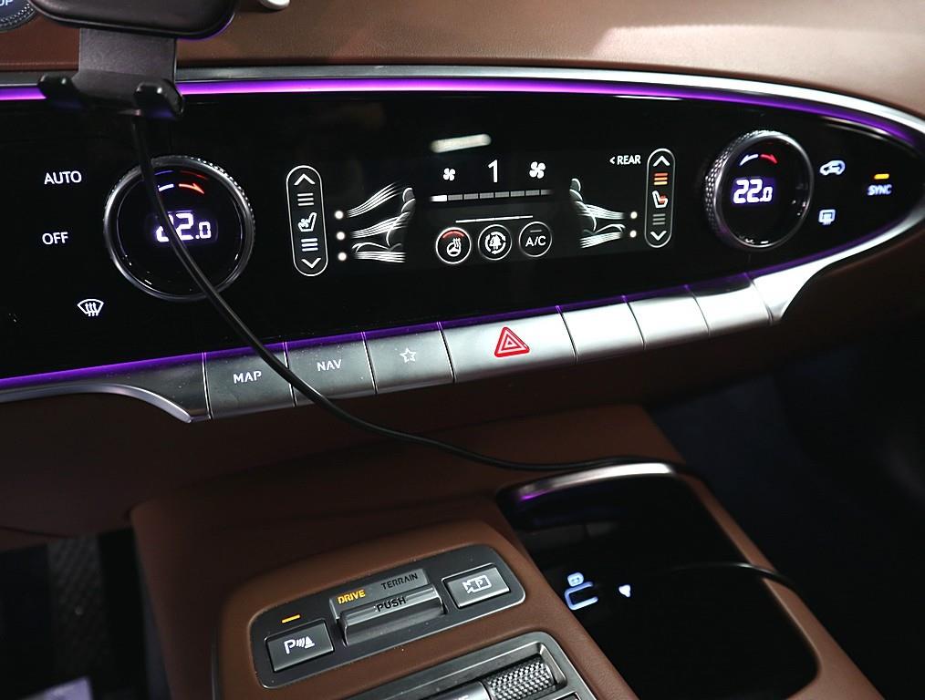 Genesis GV70 - Vista 12