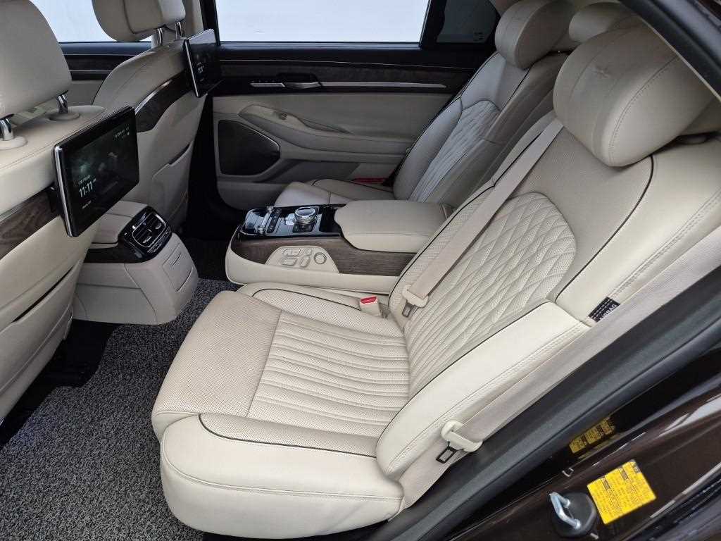 Genesis G90 - Vista 12