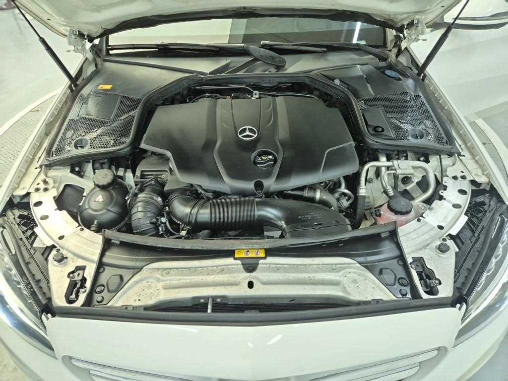 Mercedes Benz C Class - Vista 5