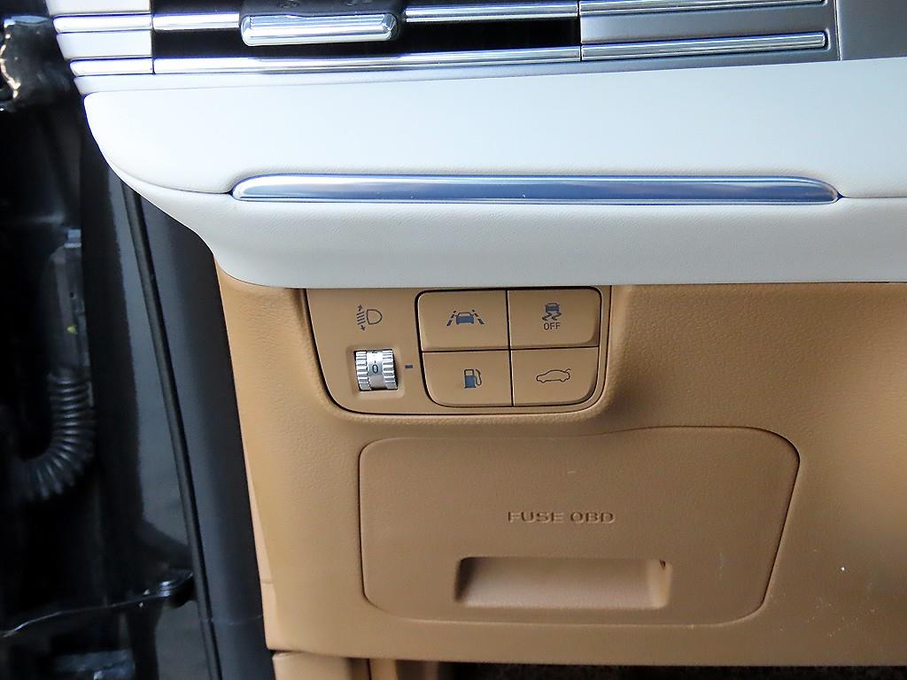 HYUNDAI Grandeur - Vista 11