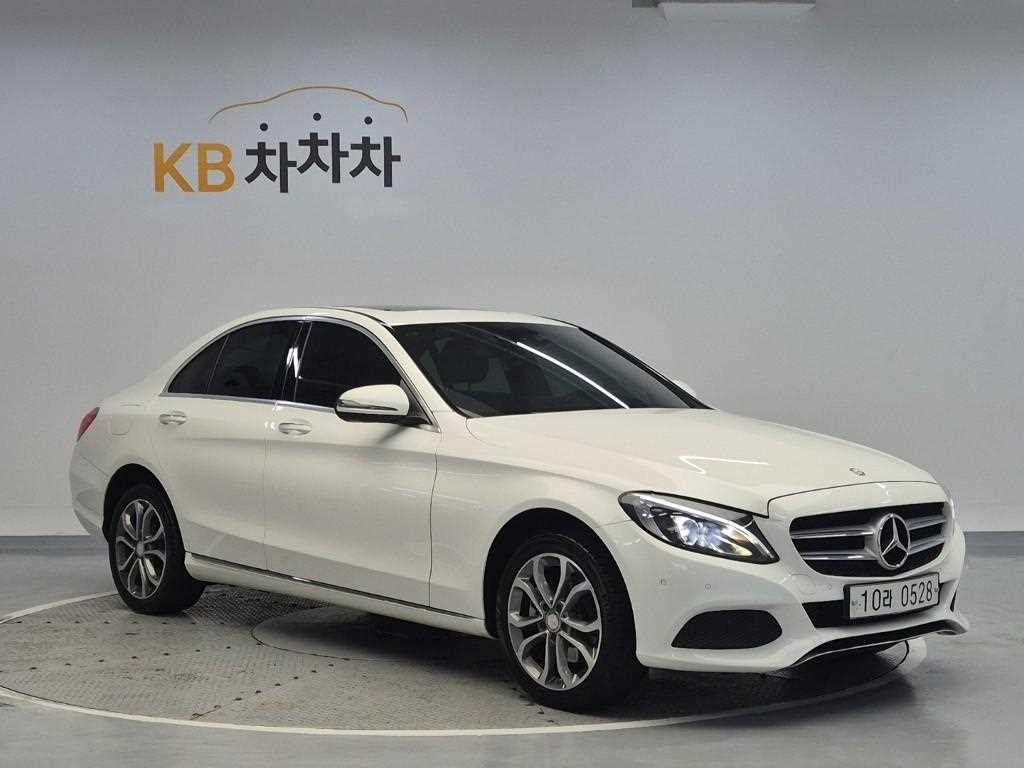 Mercedes Benz C Class - Vista 4