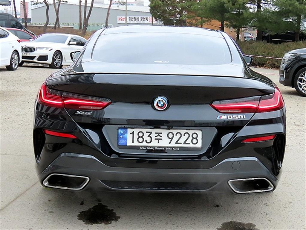 BMW 8 Series - Vista 4