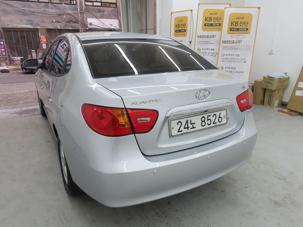 HYUNDAI Avante - Vista 4