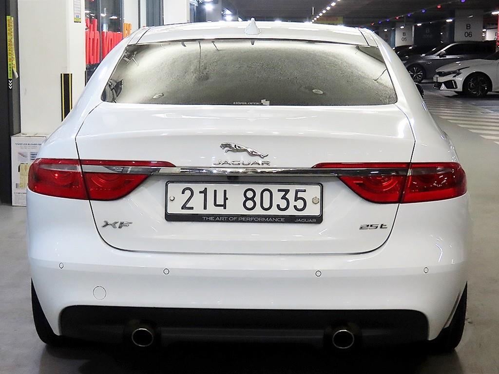 Jaguar XF - Vista 5