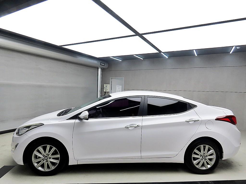 HYUNDAI Avante - Vista 4