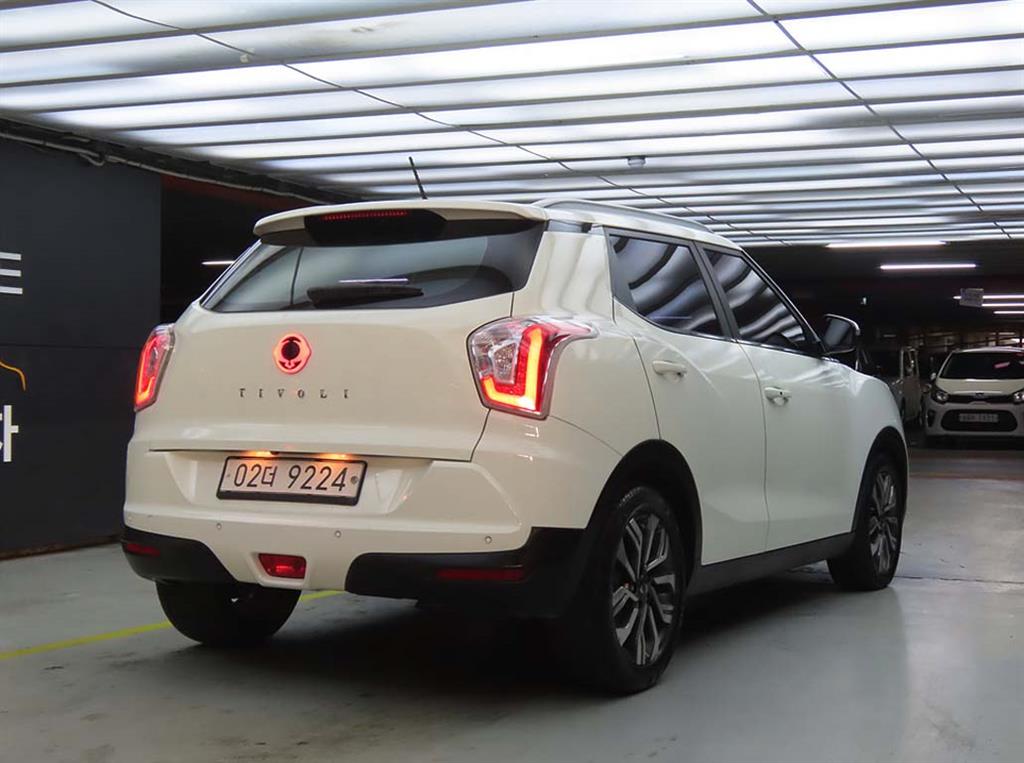 Ssangyong Tivoli - Vista 4