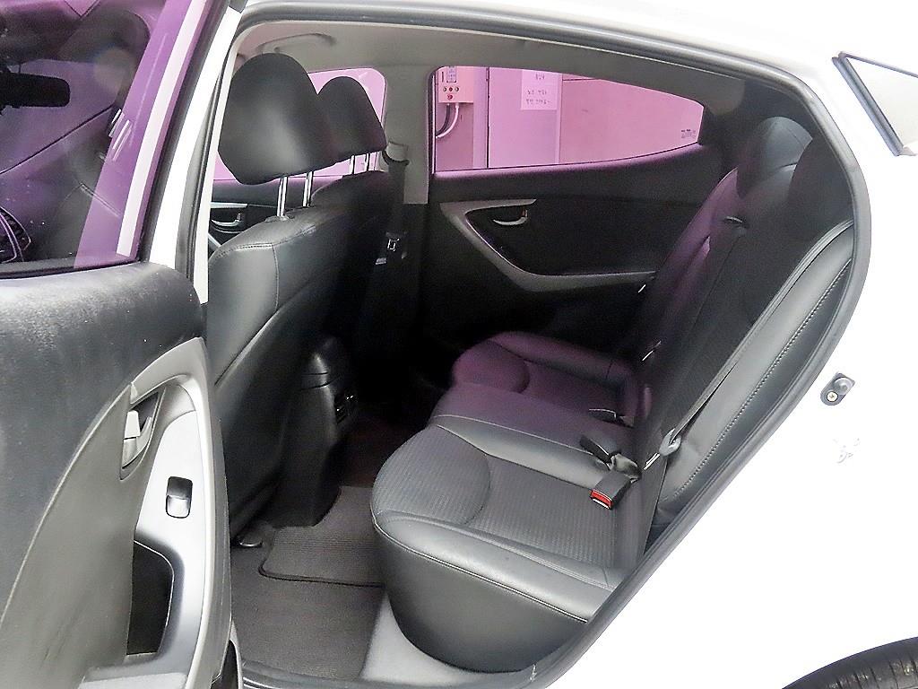 HYUNDAI Avante - Vista 6