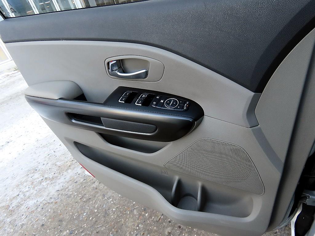 KIA Carnival - Vista 12