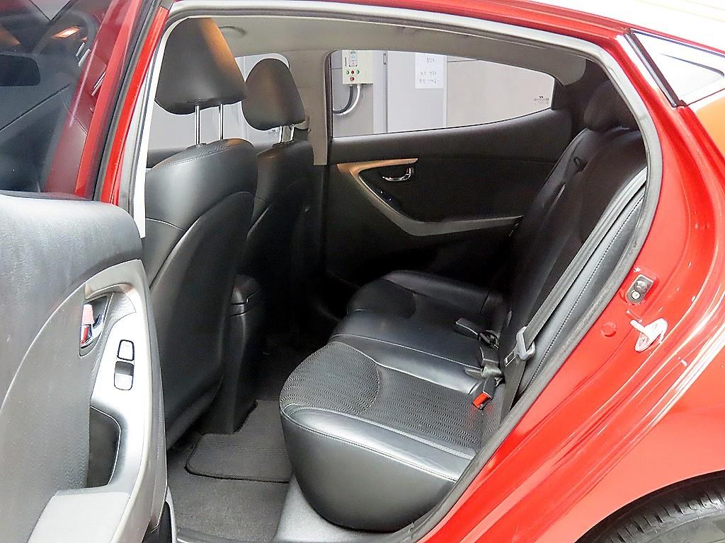 HYUNDAI Avante - Vista 6