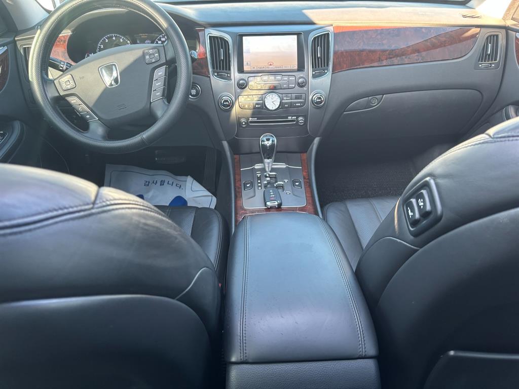 HYUNDAI Equus - Vista 8