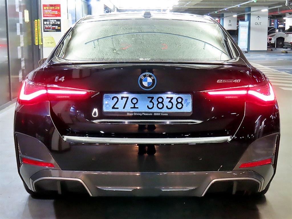 BMW i4 - Vista 5