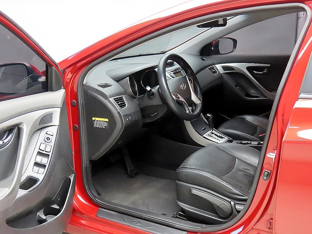 HYUNDAI Avante - Vista 5