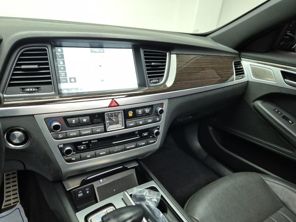 Genesis G80 - Vista 10