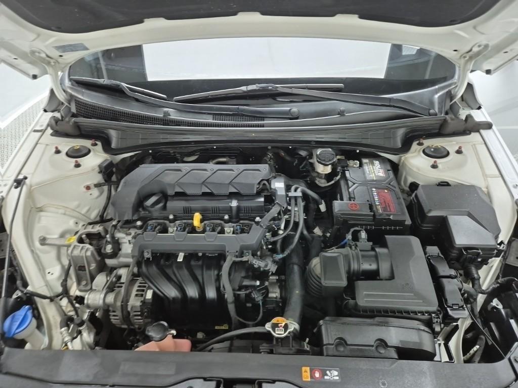 HYUNDAI Avante - Vista 5