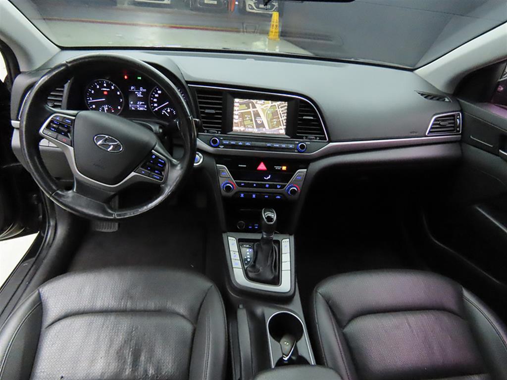 HYUNDAI Avante - Vista 7