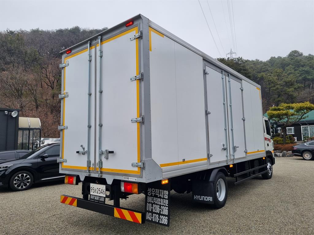 medium and large cargo truck - Vista 8