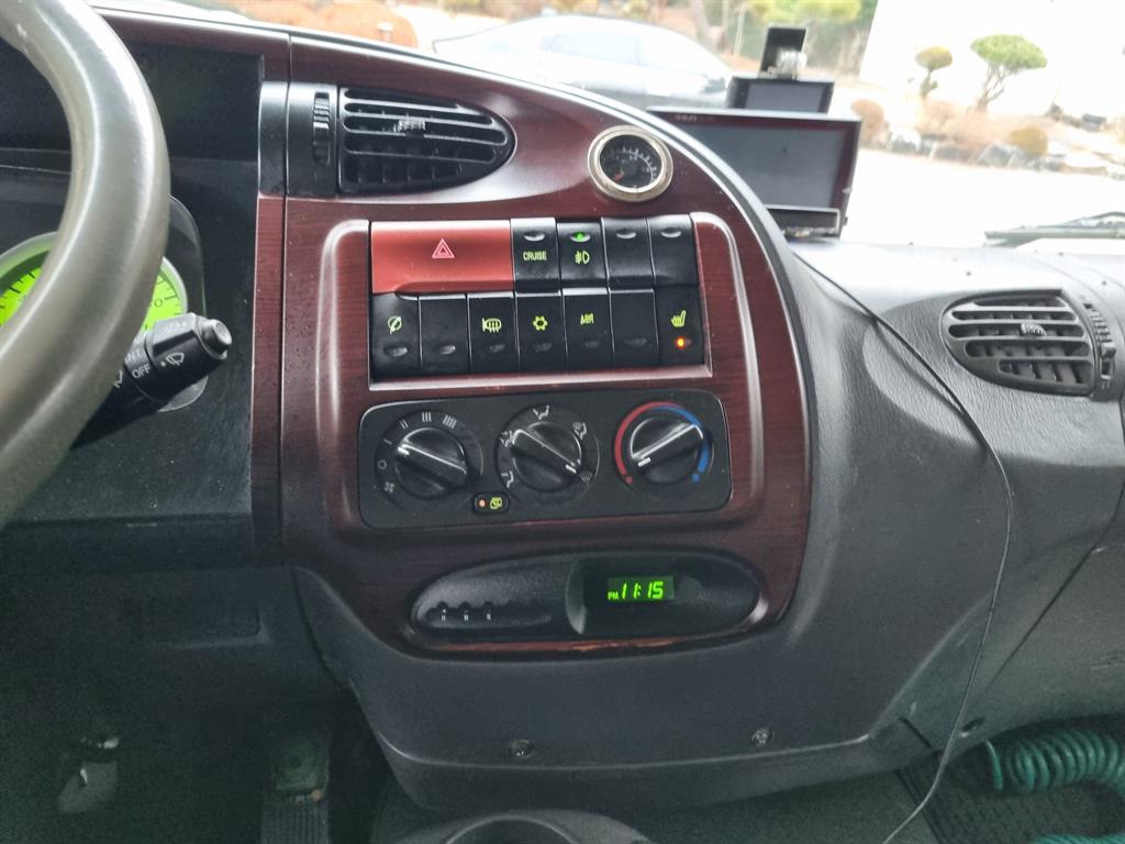 medium and large cargo truck - Vista 4