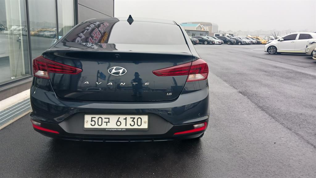 HYUNDAI Avante - Vista 4