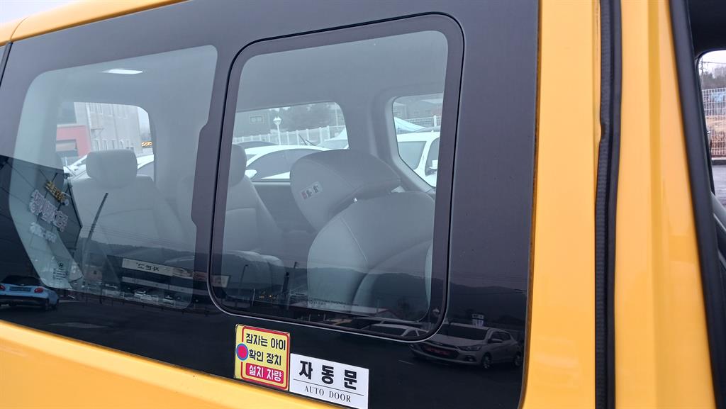 HYUNDAI Starex 2017 Amarillo - Importación desde Corea - HF Imports Iquique - Foto 19