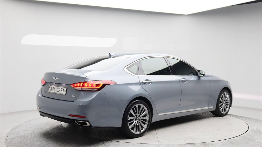 HYUNDAI Genesis - Vista 7