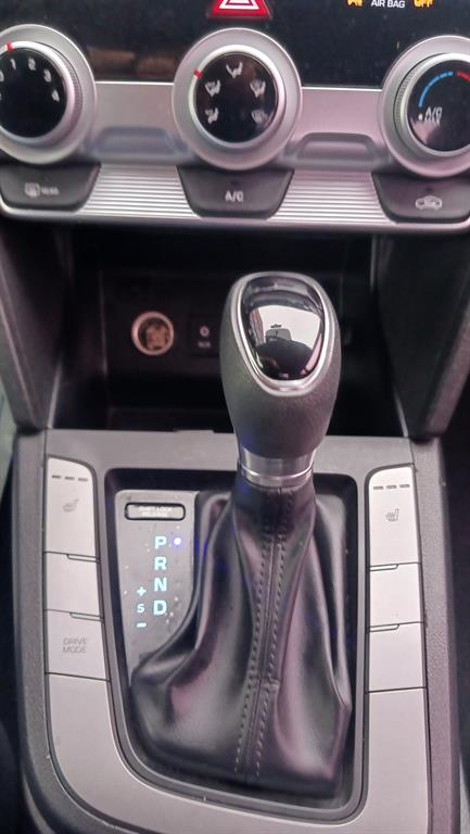 HYUNDAI Avante - Vista 10