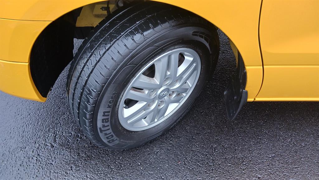 HYUNDAI Starex - Vista 6